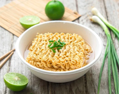 Những người không nên ăn mì tôm, thèm mấy cũng đừng động đũa