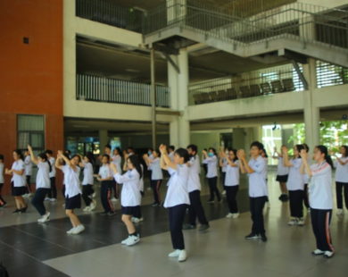 Đón học sinh mới "độc" như trường Ams: Gần 400 nam thanh nữ tú cùng nhảy flashmob xịn y phim Mỹ