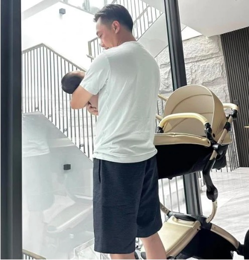 Cường Đô La một ngày vào hai vai, sáng làm doanh nhân chiều làm bố bỉm sữa