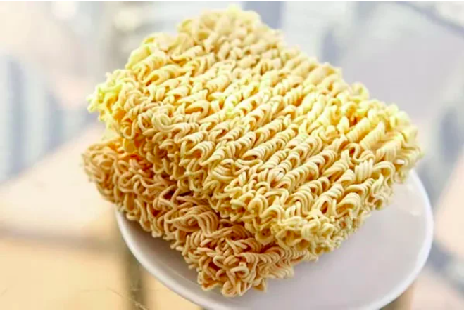 Những người không nên ăn mì tôm, thèm mấy cũng đừng động đũa