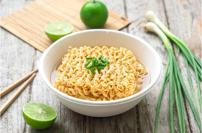 Những người không nên ăn mì tôm, thèm mấy cũng đừng động đũa